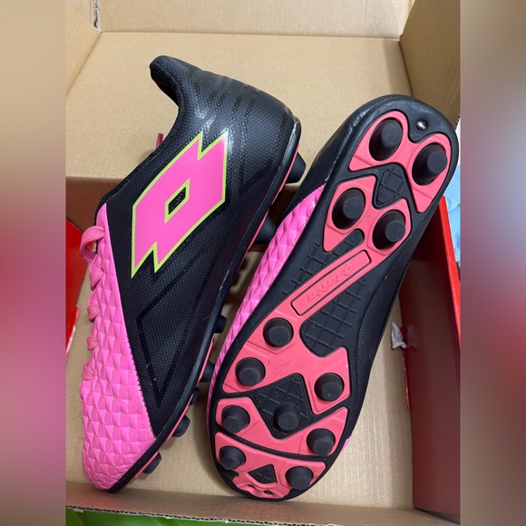 Other - Girls Soccer cleats ⚽️
